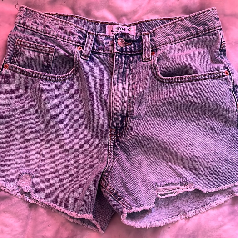 Light wash Ardene Denim Short *UNWORN SIZE 05*